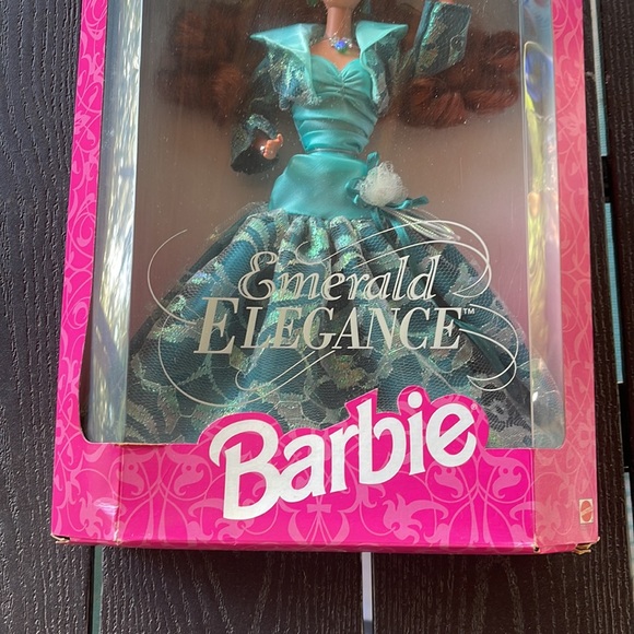 NRFB Toys R Us Emerald Elegance Barbie Doll. - Picture 4 of 14